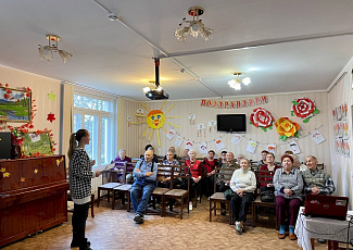 Правовое занятие в Новодвинском комплексном центре социального обслуживания для пенсионеров (18 октября 2022 года)